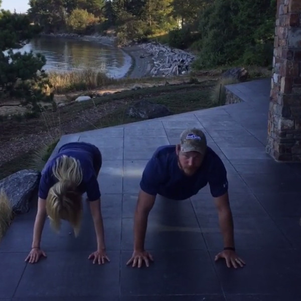 Chris Pratt, Anna Faris, 22 Pushup Challenge Chris Pratt, Anna Faris, 22 Pushup Challenge